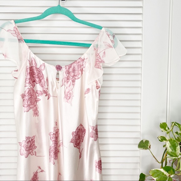 Dresses & Skirts - SILKY 90’S ROSE MINI DRESS 🌹